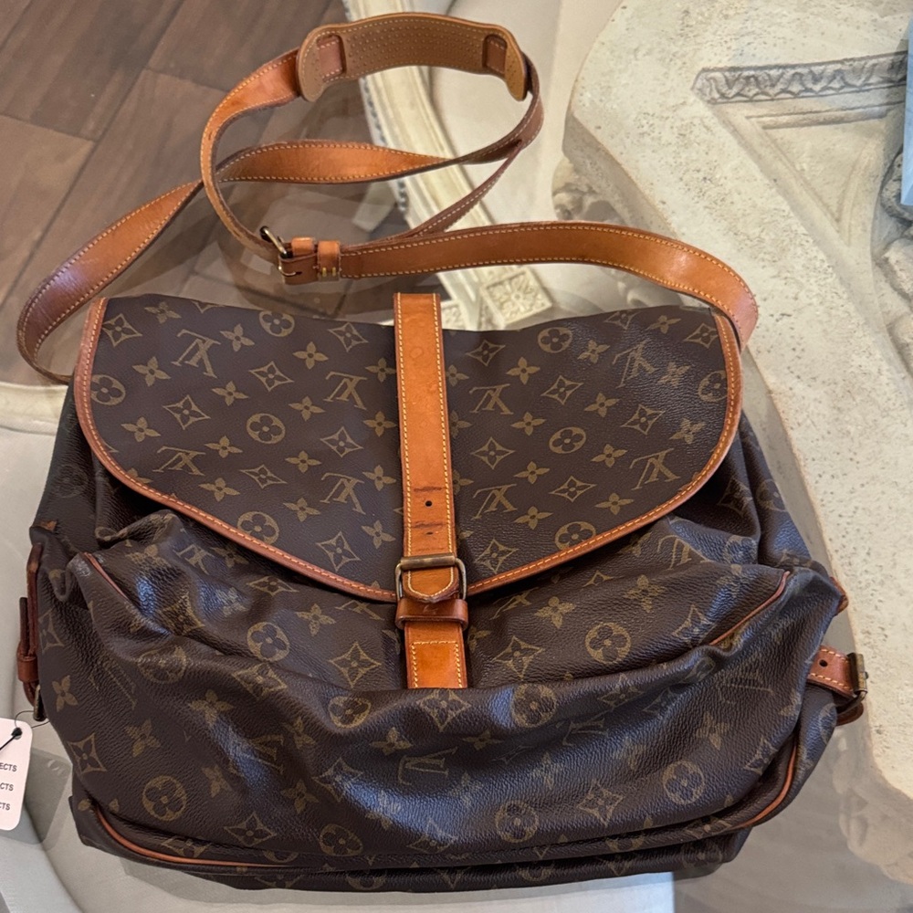 Louis Vuitton Monogram Canvas Messenger Bag